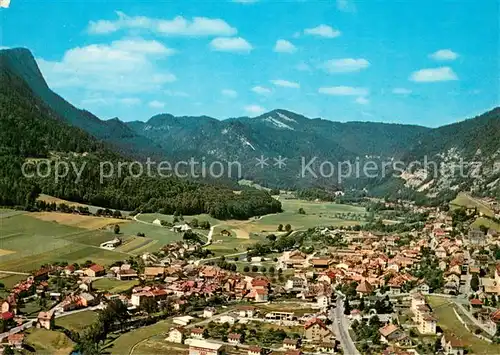 AK / Ansichtskarte Vallorbe et la Dent de Vaulion Jura vaudois vue aerienne Vallorbe