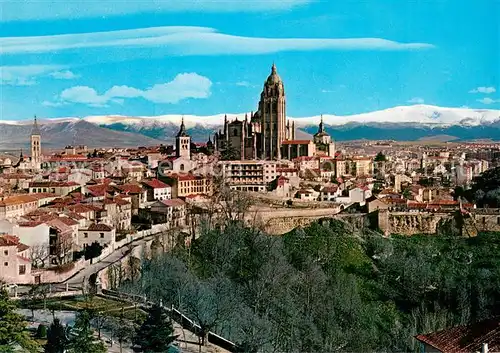 AK / Ansichtskarte Segovia Vista general et la catedral Segovia