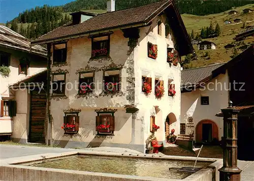 AK / Ansichtskarte Berguen_Bravuogn_GR Dorfplatz mit Brunnen Berguen_Bravuogn_GR