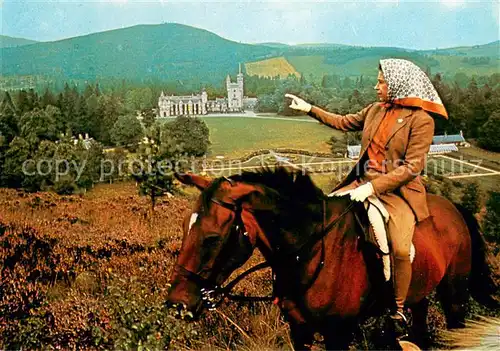 AK / Ansichtskarte Balmoral Her Majesty the Queen riding at Balmoral Balmoral