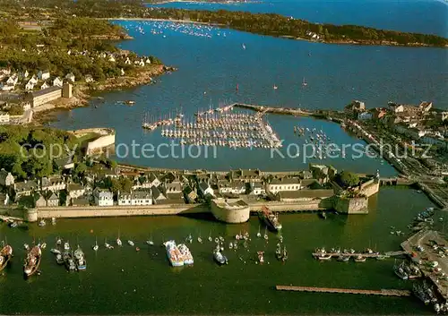 AK / Ansichtskarte Concarneau_Finistere Le port et la Ville Close Vue aerienne Concarneau_Finistere