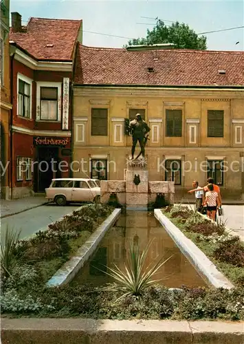 AK / Ansichtskarte Szekesfehervar Varkapu Stadttor Platz Burgkapitaens Varkocs Standbild Szekesfehervar