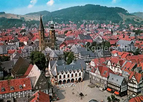 AK / Ansichtskarte Goslar Stadtmitte Marktplatz Kirche Fliegeraufnahme Goslar