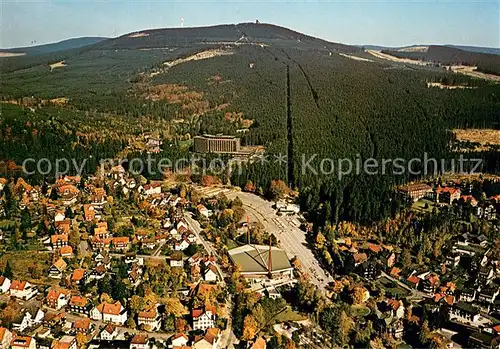 AK / Ansichtskarte Braunlage Eisstadion Seilbahn Hotel Maritim Wurmberg Fliegeraufnahme Braunlage