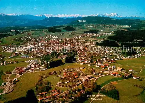 AK / Ansichtskarte Lindenberg_Allgaeu Berliner Feriendorf Nadenberg Vorarlberger und Schweizer Berge Fliegeraufnahme Lindenberg Allgaeu