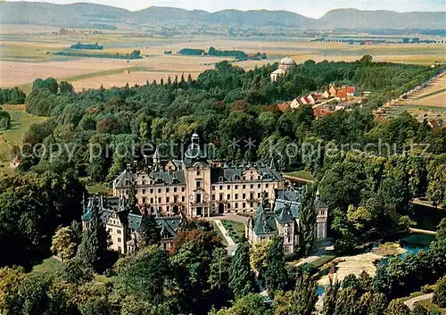 AK / Ansichtskarte Bueckeburg Schloss mit Mausoleum und Wesergebirge Fliegeraufnahme Bueckeburg