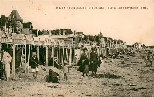 AK / Ansichtskarte La_Baule_sur_Mer Sur la plage devant les tentes La_Baule_sur_Mer