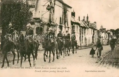 AK / Ansichtskarte Senlis_Oise Soldats francais passant par la ville Grande Guerre 1. Weltkrieg Senlis Oise