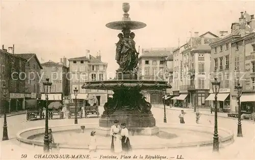 AK / Ansichtskarte Chalons sur Marne Fontaine Place de la Republique 