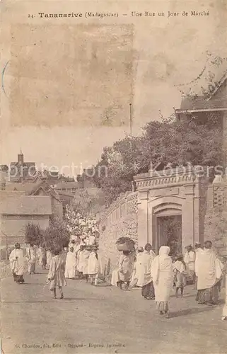 AK / Ansichtskarte Tananarive Une rue un jour de marche Tananarive