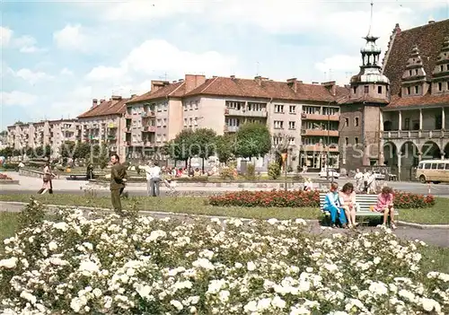 AK / Ansichtskarte Brzeg_Brieg_Schlesien Rynek Marktplatz Blumenbeet Brzeg_Brieg_Schlesien