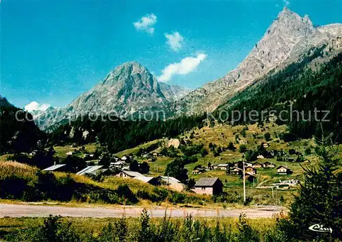 AK / Ansichtskarte Vallorcine_Haute_Savoie Les Ecuries des Montets au fond Mont Oreb Mont Buet et les Aiguilles de Loriaz Vallorcine_Haute_Savoie