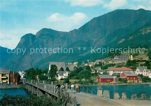 AK / Ansichtskarte Aurland Blick ueber die Bruecke zum Ort Berge 