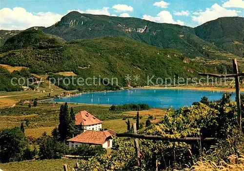 AK / Ansichtskarte Kaltern_Weinstrasse_Tirol mit See und Weinmuseum Kaltern_Weinstrasse_Tirol