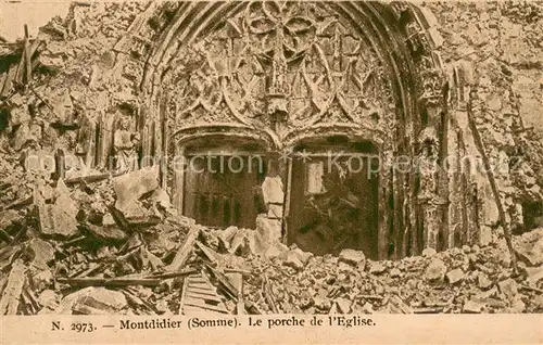 AK / Ansichtskarte Montdidier_Somme Le porche de l eglise Ruines Grande Guerre Truemmer 1. Weltkrieg Montdidier Somme