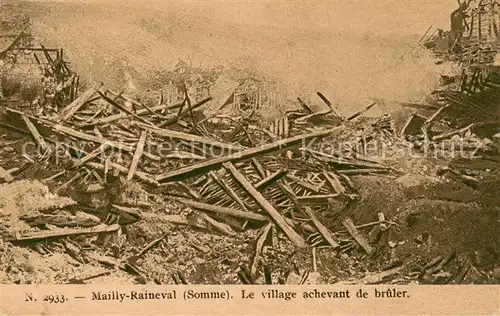 AK / Ansichtskarte Mailly Raineval Le village achevant de brûler Ruines Grande Guerre Truemmer 1. Weltkrieg Mailly Raineval