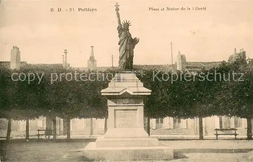 AK / Ansichtskarte Poitiers_Vienne Place et Statue de la Liberte Monument Poitiers Vienne