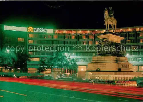 AK / Ansichtskarte Sofia_Sophia Denkmal der Brueder Befreier mit Grand Hotel Sofia Sofia Sophia