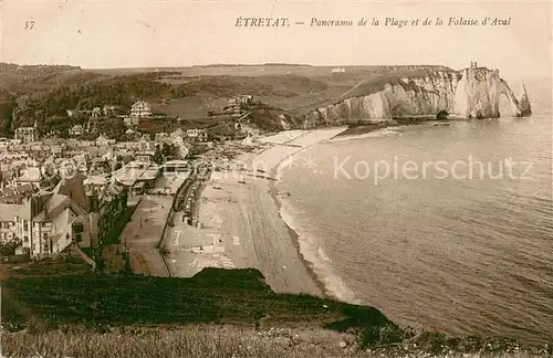 AK / Ansichtskarte Etretat Panorama de la plage et Falaise d Aval Etretat