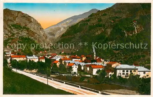 AK / Ansichtskarte Saint Etienne de Tinee Vue generale et Route d Auron Saint Etienne de Tinee