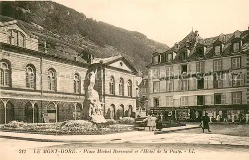 AK / Ansichtskarte Le_Mont Dore_Puy_de_Dome Place Michel Bertrand Hotel de la Poste Monument Le_Mont Dore_Puy_de_Dome