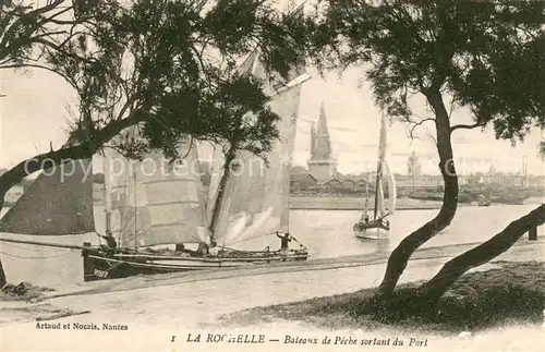 AK / Ansichtskarte La_Rochelle_Charente Maritime Bateaux de Peche sortant du port La_Rochelle
