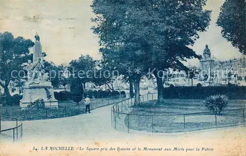 AK / Ansichtskarte La_Rochelle_Charente Maritime Le Square pris des bassins Monument aux Morts pour la Patrie La_Rochelle