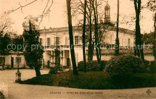 AK / Ansichtskarte Cognac_Charente Hotel de Ville et le jardin 