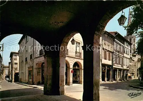 AK / Ansichtskarte Limoux Les arcades XVe et XVIe siecle Place de la Republique Limoux