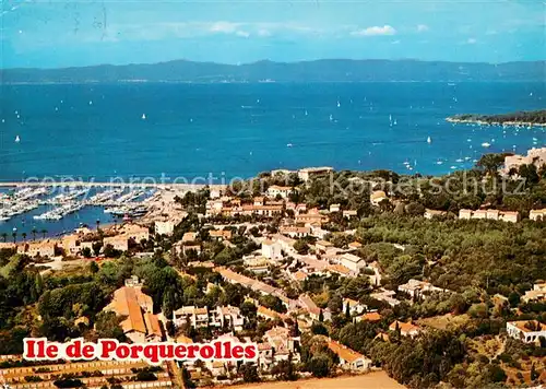 AK / Ansichtskarte Porquerolles Vue aerienne du village et le port Porquerolles