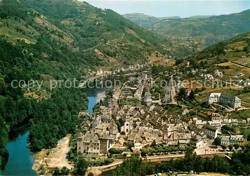 AK / Ansichtskarte Entraygues sur Truyere Au confluent du Lot et de la Truyere vue aerienne Entraygues sur Truyere