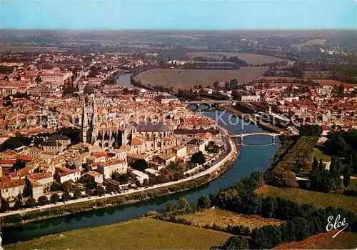 AK / Ansichtskarte Saintes_Charente Maritime Vue generale La Cathedrale et les Ponts sur la Charente Saintes Charente Maritime