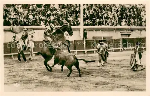 AK / Ansichtskarte Stierkampf Courses de Taureaux Suerte de Vara 