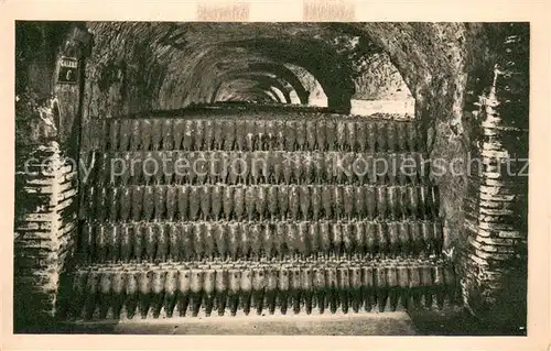 AK / Ansichtskarte Wein Masse de 120.000 bouteilles Moet & Chandon Champagne  Wein