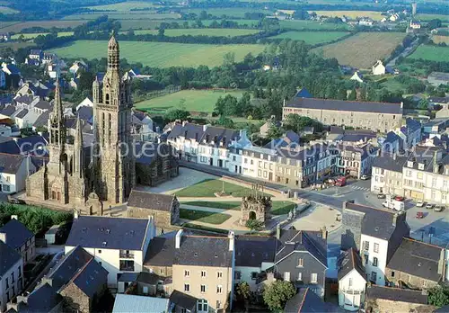 AK / Ansichtskarte Pleyben Eglise et son placitre Vue aerienne Pleyben