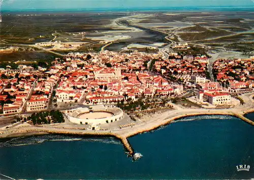 AK / Ansichtskarte Les_Saintes Maries de la Mer Vue aerienne Les arenes leglise les marais Les