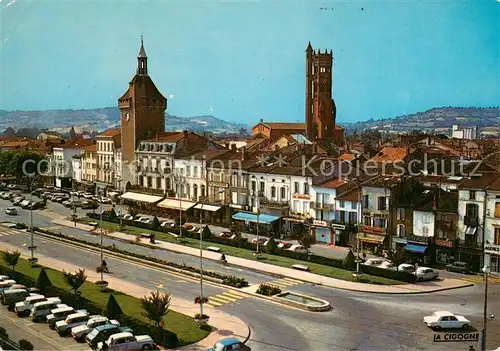 AK / Ansichtskarte Villeneuve sur Lot Esplanade de la Porte de Paris et le Clocher de la Cathedrale Villeneuve sur Lot