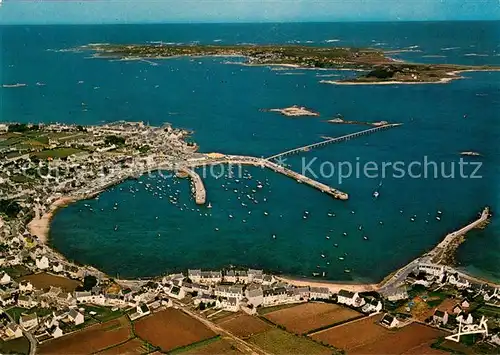 AK / Ansichtskarte Roscoff Le port et l Ile de Batz vue aerienne Roscoff