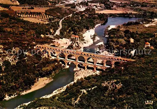 AK / Ansichtskarte Vers Pont du Gard Le Pont du Gard Aqueduc Romain vue aerienne Vers Pont du Gard