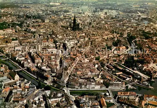AK / Ansichtskarte Strasbourg_Alsace Vue generale aerienne du Centre de la Ville avec sa Ceinture deau et ses nombreux Ponts Strasbourg Alsace