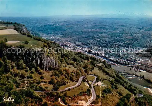 AK / Ansichtskarte Bort les Orgues Vue aerienne Plateau des Orgues Dans le fond la Chaine du Sancy Bort les Orgues