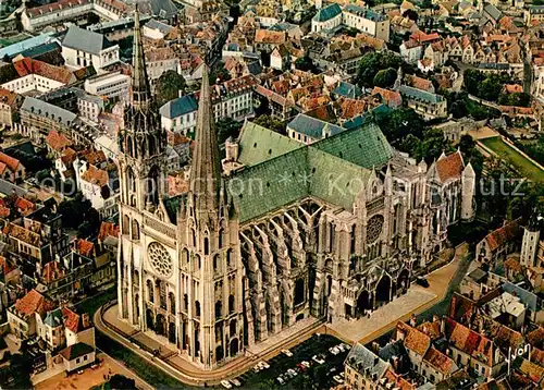 AK / Ansichtskarte Chartres_Eure_et_Loir Vue aerienne de la cathedrale Chartres_Eure_et_Loir