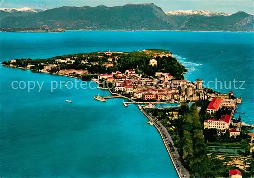 AK / Ansichtskarte Sirmione_Lago_di_Garda Halbinsel Gardasee Alpen Fliegeraufnahme Sirmione_Lago_di_Garda