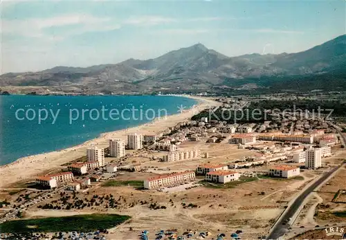 AK / Ansichtskarte Argeles sur Mer La plage et la chaine des Alberes vue aerienne Argeles sur Mer