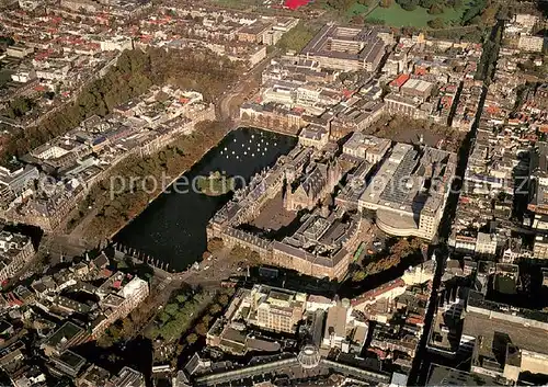 AK / Ansichtskarte Den_Haag Centrum met het Binnenhof en de Hofvijver Fliegeraufnahme Den_Haag