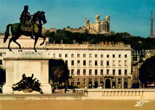 AK / Ansichtskarte Lyon_France Place Bellecour Statue equestre de Louis XIV Statue du Rhone Basilique de Fourviere Lyon France