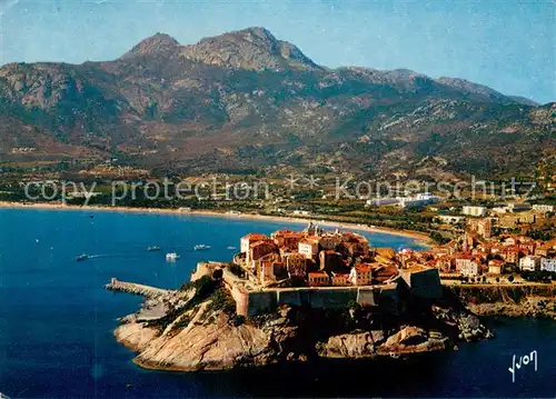 AK / Ansichtskarte Calvi Citadelle vue du large et limmense Plage bordee de pins Vue aerienne Calvi