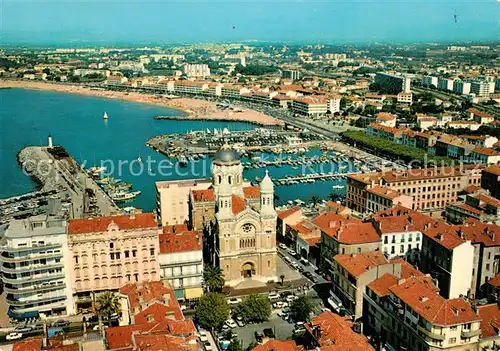 AK / Ansichtskarte Saint Raphael_Var Vue aerienne La Cathedrale le Port et dans le fond Frejus Plage Saint Raphael Var