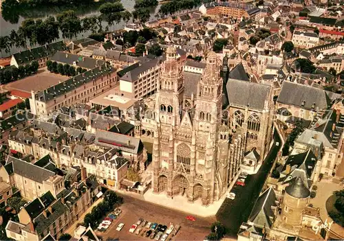 AK / Ansichtskarte Tours_Indre et Loire Cathedrale Saint Gatien Lycee Paul Louis Courrier Musee vue aerienne Tours Indre et Loire