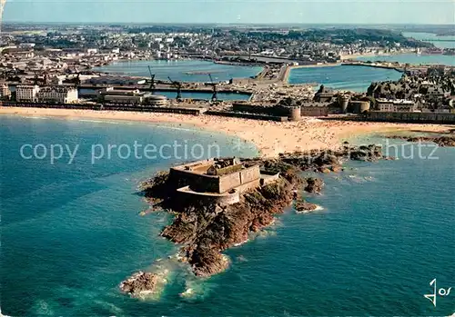 AK / Ansichtskarte Saint Malo_Ille et Vilaine_Bretagne La fort national et la ville close Vue aerienne Saint Malo_Ille et Vilaine